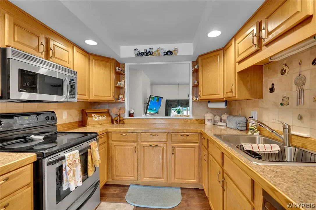 252 Old Meadow Drive, Amherst, New York 14051, Amherst, New York 14051, 2 Bedrooms Bedrooms, 7 Rooms Rooms,1 BathroomBathrooms,Residential,For Sale,252 Old Meadow Drive, Amherst, New York 14051,0,B1680496