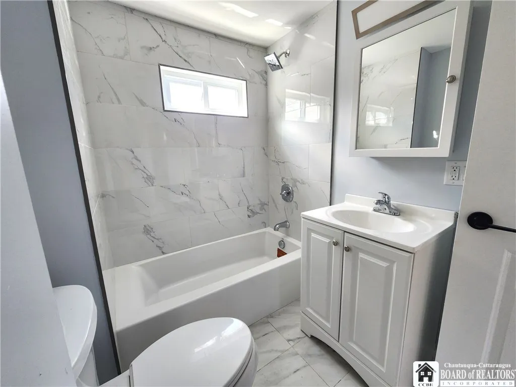 5347 Lake Avenue, Orchard Park, New York 14127, Orchard Park, New York 14127, 3 Bedrooms Bedrooms, 7 Rooms Rooms,1 BathroomBathrooms,Residential,For Sale,5347 Lake Avenue, Orchard Park, New York 14127,0,R1680642