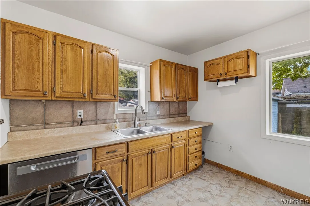 12 Simson Street, Tonawanda, New York 14120, Tonawanda, New York 14120, 2 Bedrooms Bedrooms, 6 Rooms Rooms,1 BathroomBathrooms,Residential,For Sale,12 Simson Street, Tonawanda, New York 14120,0,B1679925
