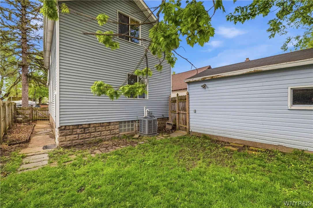 12 Simson Street, Tonawanda, New York 14120, Tonawanda, New York 14120, 2 Bedrooms Bedrooms, 6 Rooms Rooms,1 BathroomBathrooms,Residential,For Sale,12 Simson Street, Tonawanda, New York 14120,0,B1679925