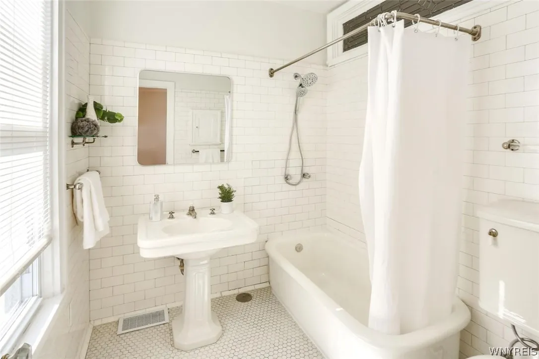 Main House 2nd Floor Ensuite