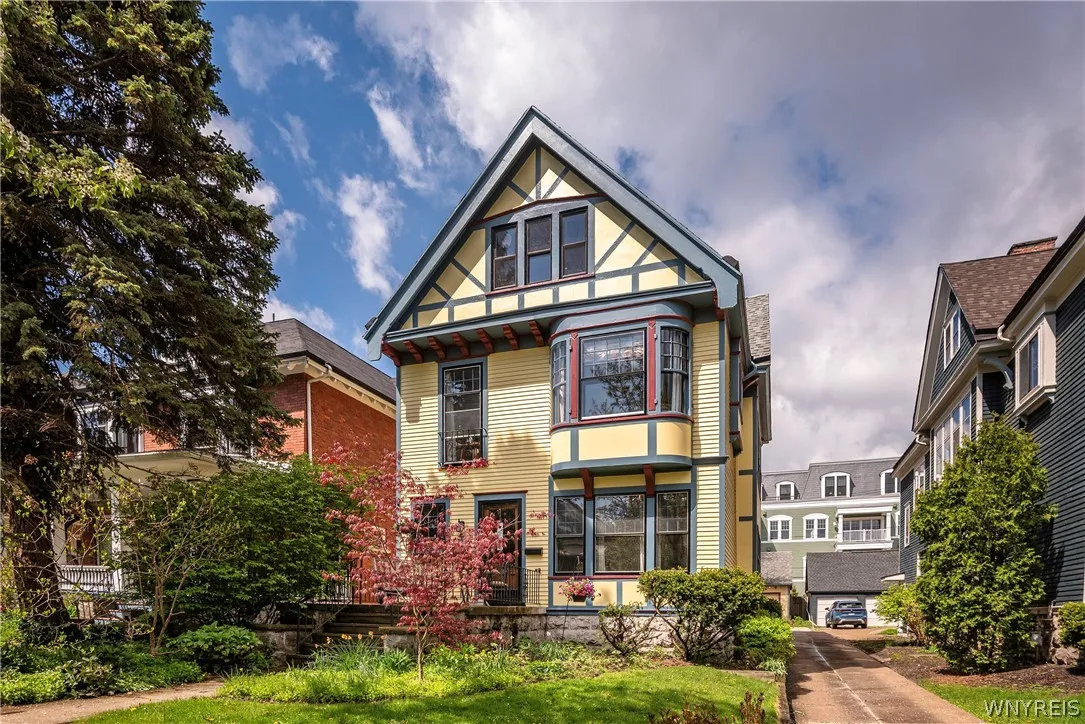 36 Granger Place, Buffalo, New York 14222, Buffalo, New York 14222, 5 Bedrooms Bedrooms, ,3 BathroomsBathrooms,Residential,Closed,36 Granger Place, Buffalo, New York 14222,0,B1680200