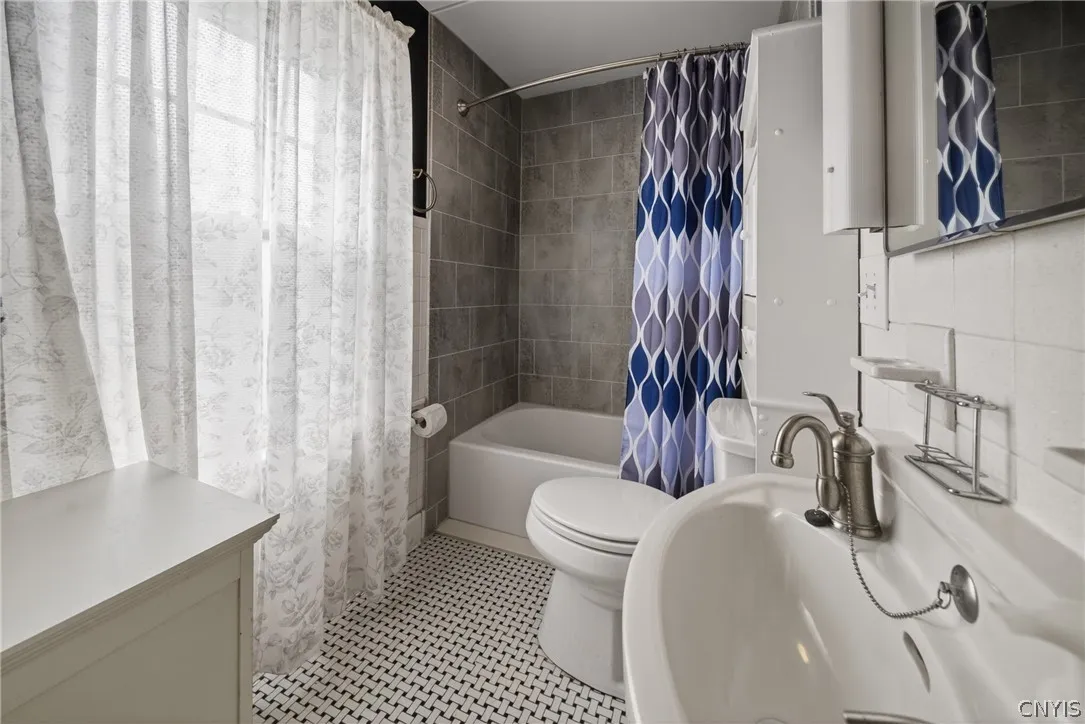 521 Kensington Road, Syracuse, New York 13210, Syracuse, New York 13210, 3 Bedrooms Bedrooms, 9 Rooms Rooms,1 BathroomBathrooms,Residential,For Sale,521 Kensington Road, Syracuse, New York 13210,0,S1681210