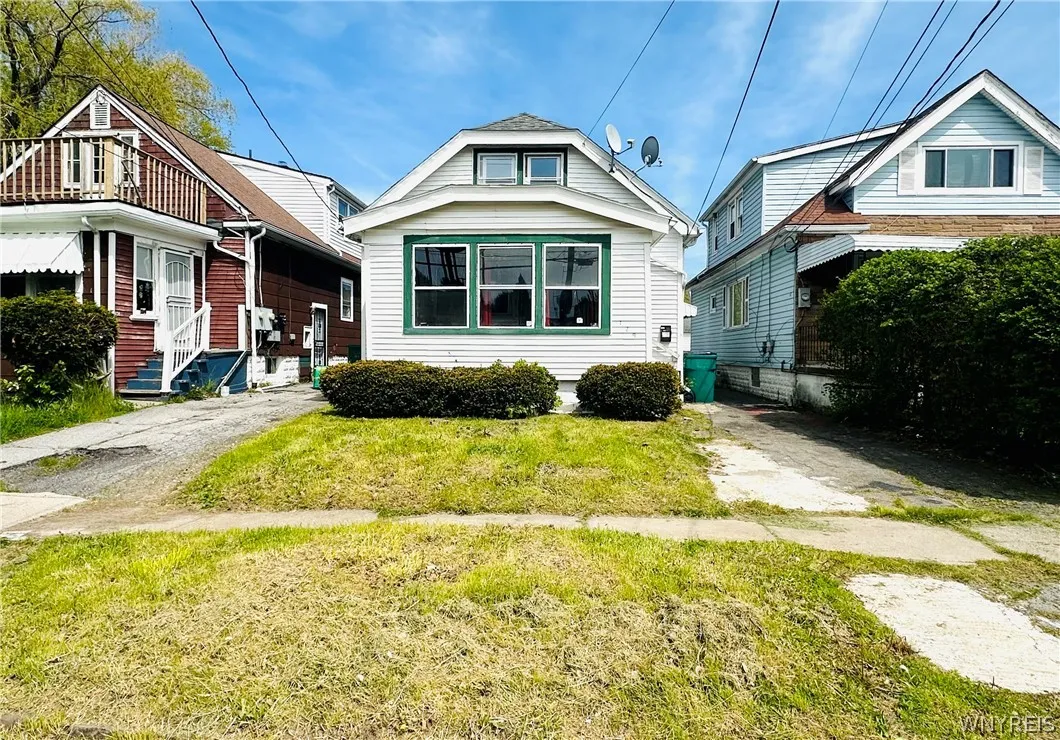 129 Clarence Avenue, Buffalo, New York 14215, Buffalo, New York 14215, 4 Bedrooms Bedrooms, 8 Rooms Rooms,1 BathroomBathrooms,Residential,For Sale,129 Clarence Avenue, Buffalo, New York 14215,0,B1681421