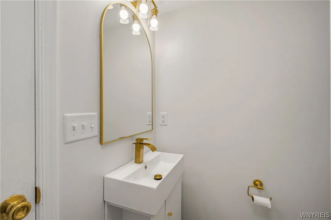 6164 Ward Road, Orchard Park, New York 14127, Orchard Park, New York 14127, 3 Bedrooms Bedrooms, 5 Rooms Rooms,2 BathroomsBathrooms,Residential,For Sale,6164 Ward Road, Orchard Park, New York 14127,0,B1681109