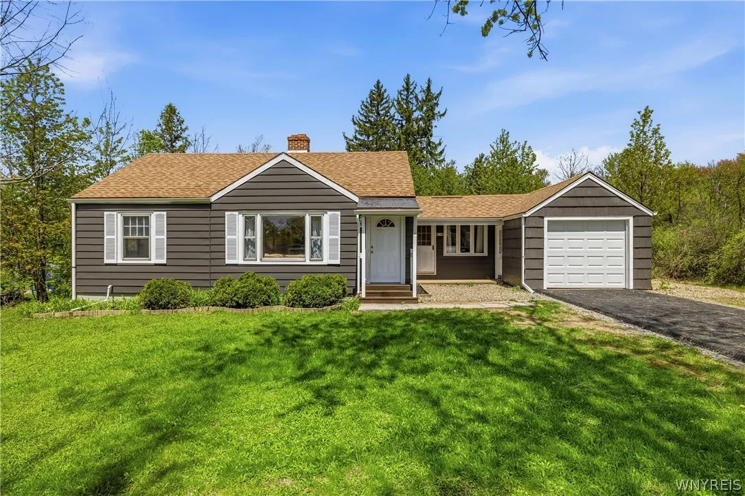 6164 Ward Road, Orchard Park, New York 14127, Orchard Park, New York 14127, 3 Bedrooms Bedrooms, 5 Rooms Rooms,2 BathroomsBathrooms,Residential,For Sale,6164 Ward Road, Orchard Park, New York 14127,0,B1681109