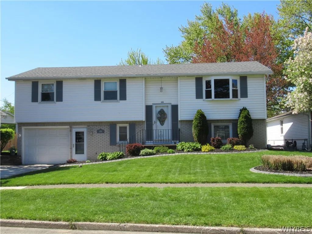 4164 Glenwillow Drive, Hamburg, New York 14075, Hamburg, New York 14075, 4 Bedroom Bedrooms, 7 Room Rooms,1 BathroomBathrooms,Residential,Closed,4164 Glenwillow Drive, Hamburg, New York 14075,0,B1677645