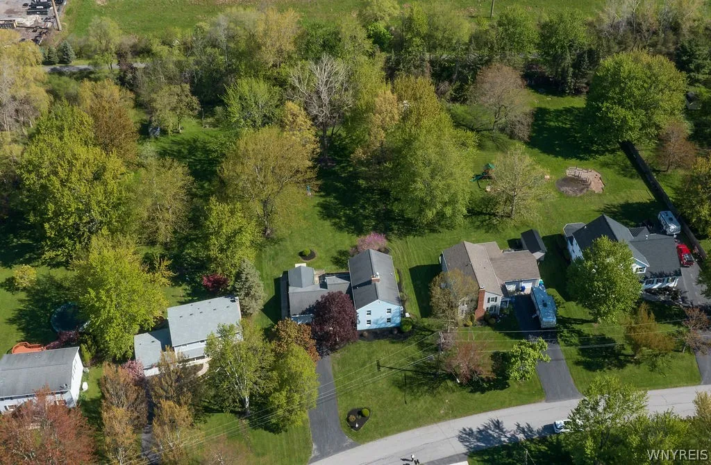 9630 High Street, Clarence, New York 14032, Clarence, New York 14032, 4 Bedrooms Bedrooms, 9 Rooms Rooms,2 BathroomsBathrooms,Residential,For Sale,9630 High Street, Clarence, New York 14032,0,B1680821