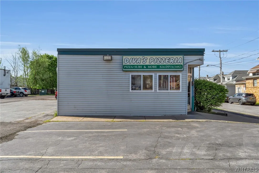 2123 Clinton Street, West Seneca, New York 14206, West Seneca, New York 14206, 4 Rooms Rooms,Commercial Sale,For Sale,2123 Clinton Street, West Seneca, New York 14206,0,B1681894