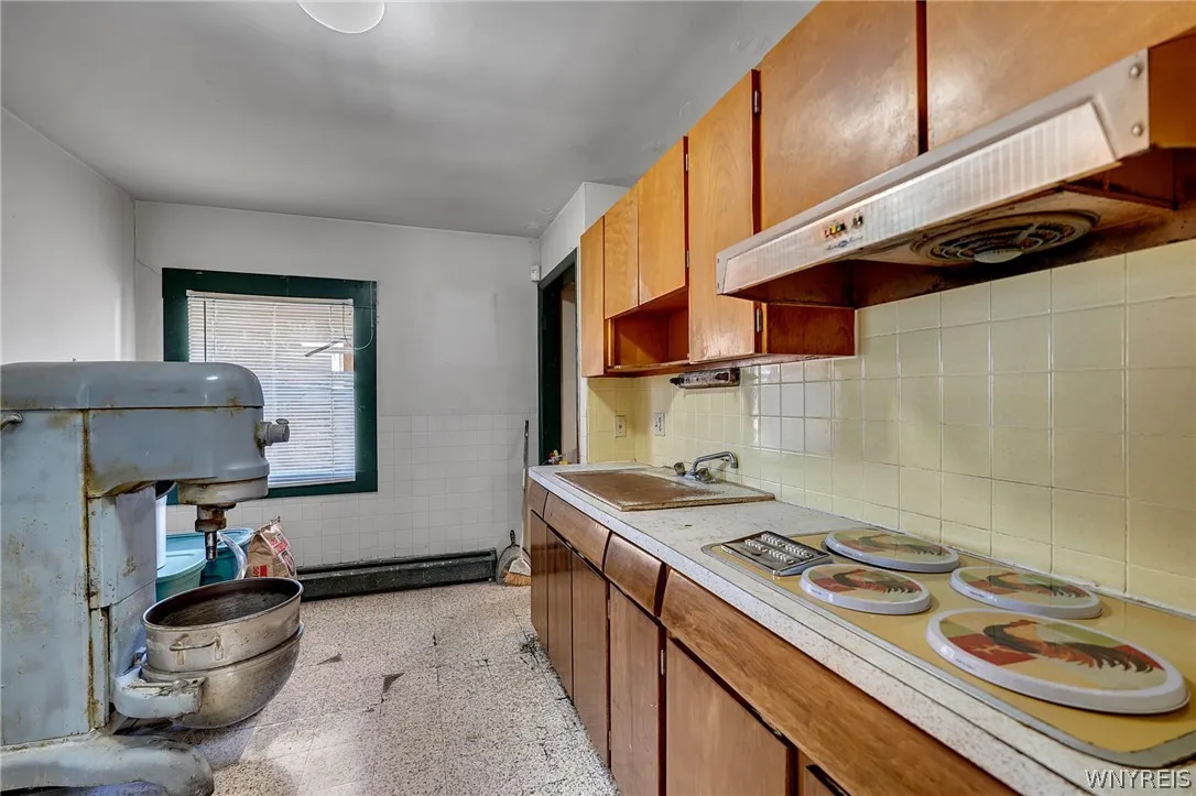 2123 Clinton Street, West Seneca, New York 14206, West Seneca, New York 14206, 4 Rooms Rooms,Commercial Sale,For Sale,2123 Clinton Street, West Seneca, New York 14206,0,B1681894