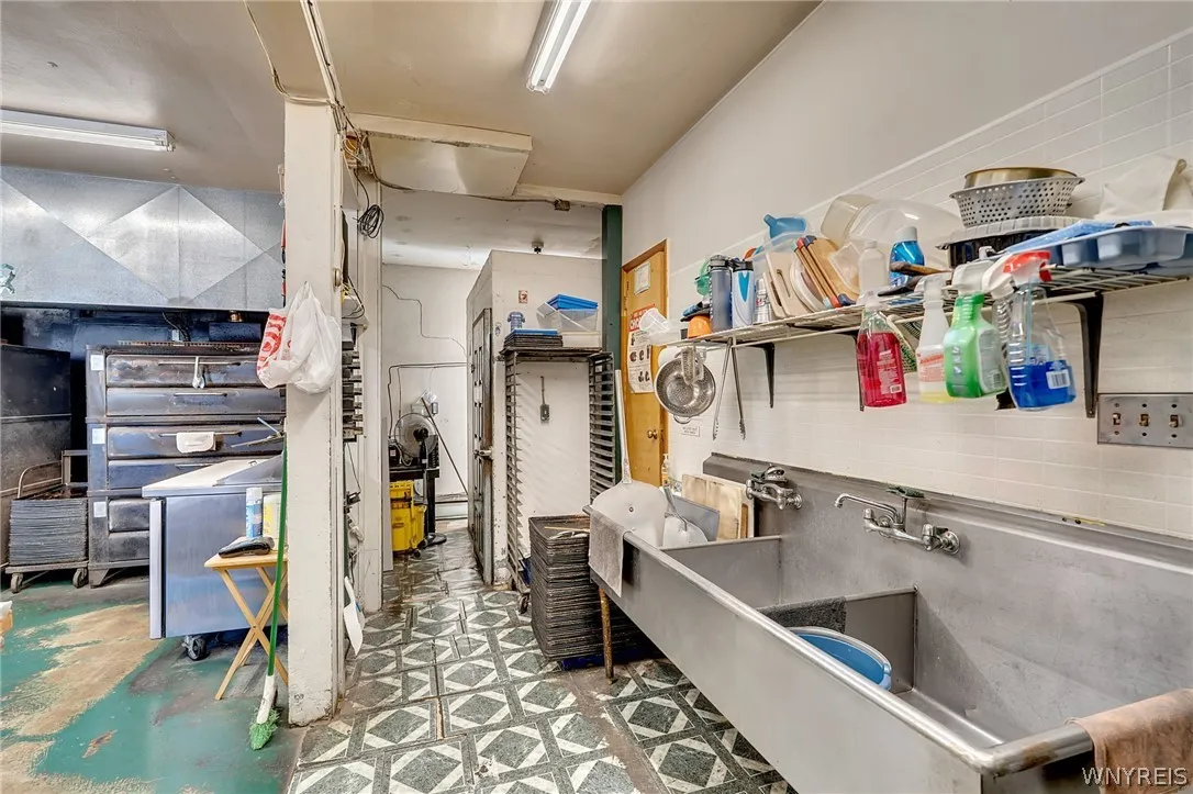 2123 Clinton Street, West Seneca, New York 14206, West Seneca, New York 14206, 4 Rooms Rooms,Commercial Sale,For Sale,2123 Clinton Street, West Seneca, New York 14206,0,B1681894