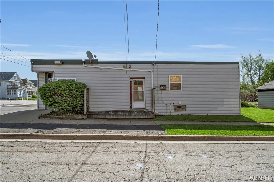 2123 Clinton Street, West Seneca, New York 14206, West Seneca, New York 14206, 4 Rooms Rooms,Commercial Sale,For Sale,2123 Clinton Street, West Seneca, New York 14206,0,B1681894