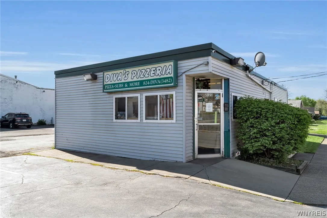2123 Clinton Street, West Seneca, New York 14206, West Seneca, New York 14206, 4 Rooms Rooms,Commercial Sale,For Sale,2123 Clinton Street, West Seneca, New York 14206,0,B1681894