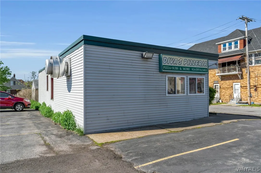 2123 Clinton Street, West Seneca, New York 14206, West Seneca, New York 14206, 4 Rooms Rooms,Commercial Sale,For Sale,2123 Clinton Street, West Seneca, New York 14206,0,B1681894