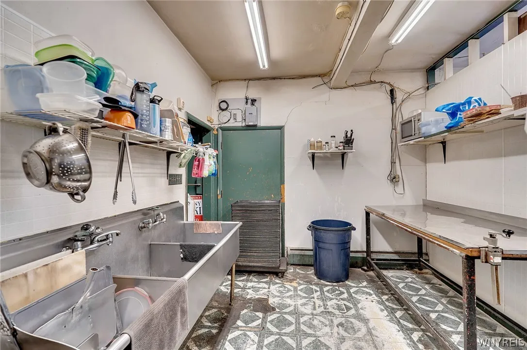 2123 Clinton Street, West Seneca, New York 14206, West Seneca, New York 14206, 4 Rooms Rooms,Commercial Sale,For Sale,2123 Clinton Street, West Seneca, New York 14206,0,B1681894