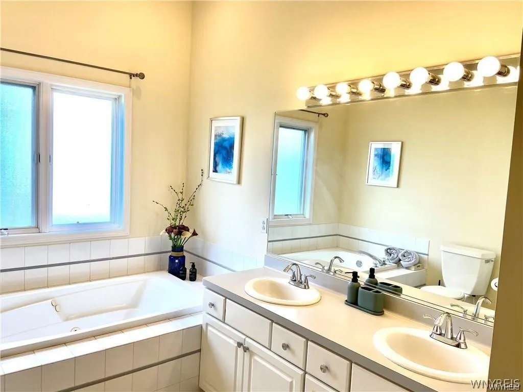5458 Center Pine Lane, Clarence, New York 14221, Clarence, New York 14221, 4 Bedrooms Bedrooms, 9 Rooms Rooms,2 BathroomsBathrooms,Residential Lease,For Rent,5458 Center Pine Lane, Clarence, New York 14221,0,B1681975