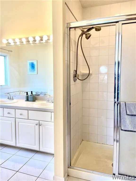 5458 Center Pine Lane, Clarence, New York 14221, Clarence, New York 14221, 4 Bedrooms Bedrooms, 9 Rooms Rooms,2 BathroomsBathrooms,Residential Lease,For Rent,5458 Center Pine Lane, Clarence, New York 14221,0,B1681975