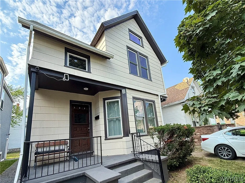 460 Rhode Island Street Upper, Buffalo, New York 1, Buffalo, New York 14213, 2 Bedrooms Bedrooms, 5 Rooms Rooms,1 BathroomBathrooms,Residential Lease,For Rent,460 Rhode Island Street Upper, Buffalo, New York 1,0,B1681350