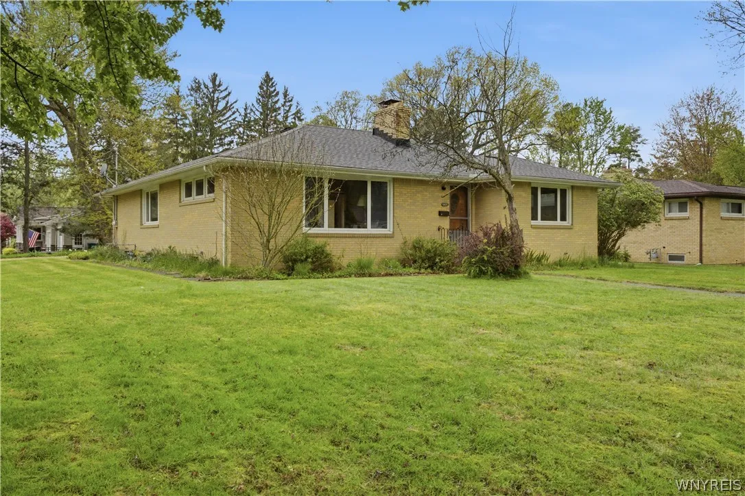 4490 Hedgewood Drive, Clarence, New York 14221, Clarence, New York 14221, 3 Bedrooms Bedrooms, 6 Rooms Rooms,1 BathroomBathrooms,Residential,For Sale,4490 Hedgewood Drive, Clarence, New York 14221,0,B1681646