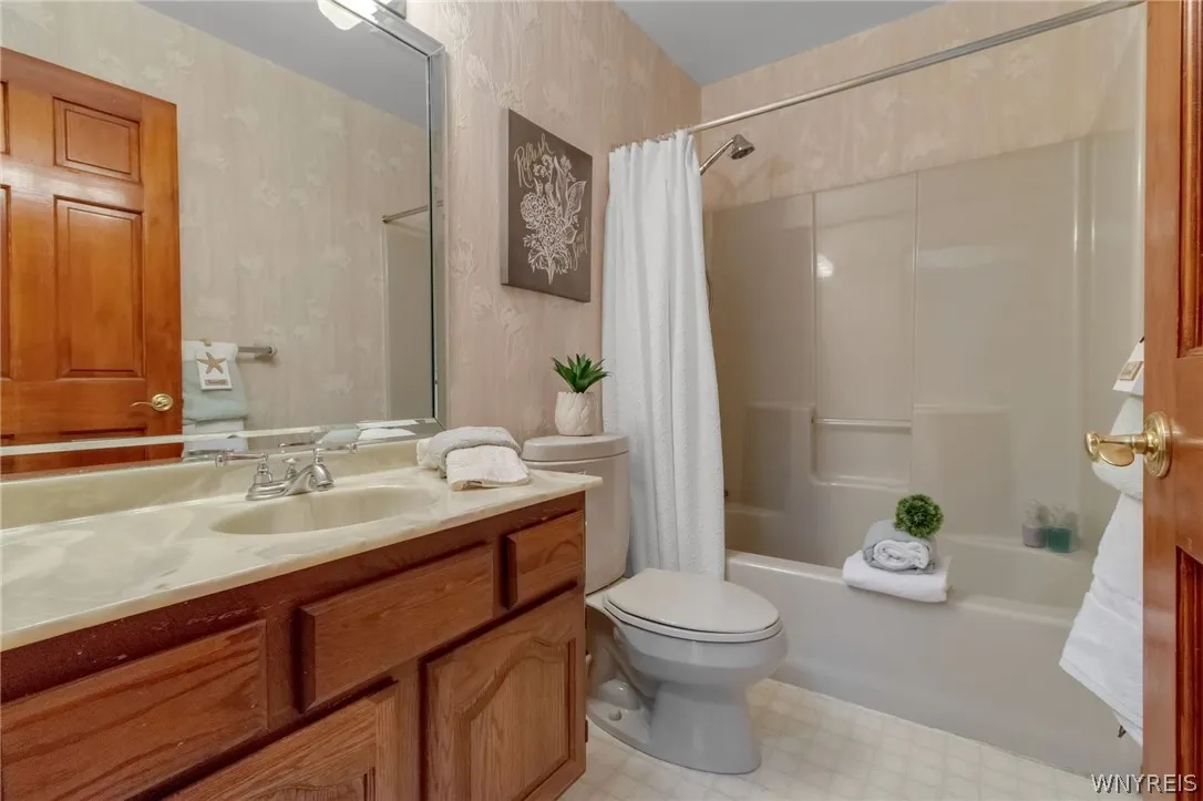 5409 Maelou Drive, Hamburg, New York 14075, Hamburg, New York 14075, 3 Bedrooms Bedrooms, 7 Rooms Rooms,2 BathroomsBathrooms,Residential,Closed,5409 Maelou Drive, Hamburg, New York 14075,0,B1681027