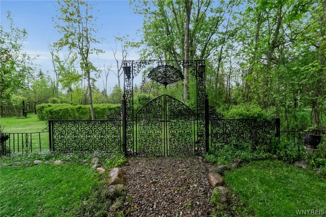 5409 Maelou Drive, Hamburg, New York 14075, Hamburg, New York 14075, 3 Bedrooms Bedrooms, 7 Rooms Rooms,2 BathroomsBathrooms,Residential,Closed,5409 Maelou Drive, Hamburg, New York 14075,0,B1681027