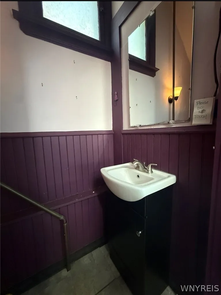 1067 Tonawanda Street, Buffalo, New York 14207, Buffalo, New York 14207, ,Commercial Lease,For Rent,1067 Tonawanda Street, Buffalo, New York 14207,0,B1682118