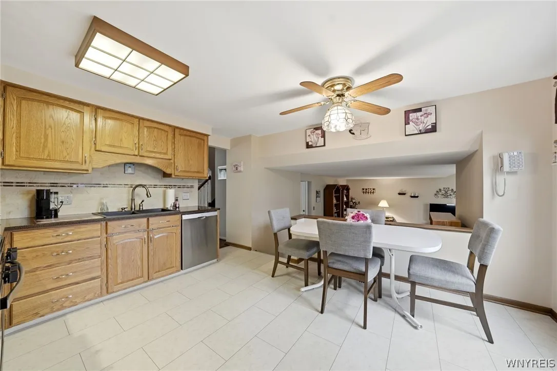 86 Tartan Lane, Amherst, New York 14221, Amherst, New York 14221, 3 Bedrooms Bedrooms, 7 Rooms Rooms,1 BathroomBathrooms,Residential,For Sale,86 Tartan Lane, Amherst, New York 14221,0,B1681650