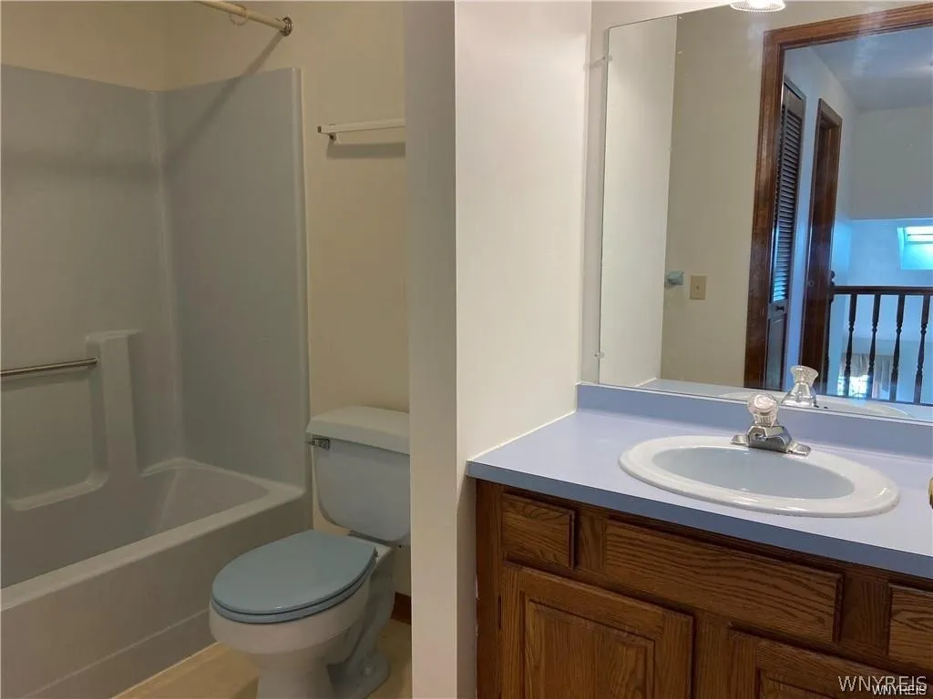 Second floor full bath