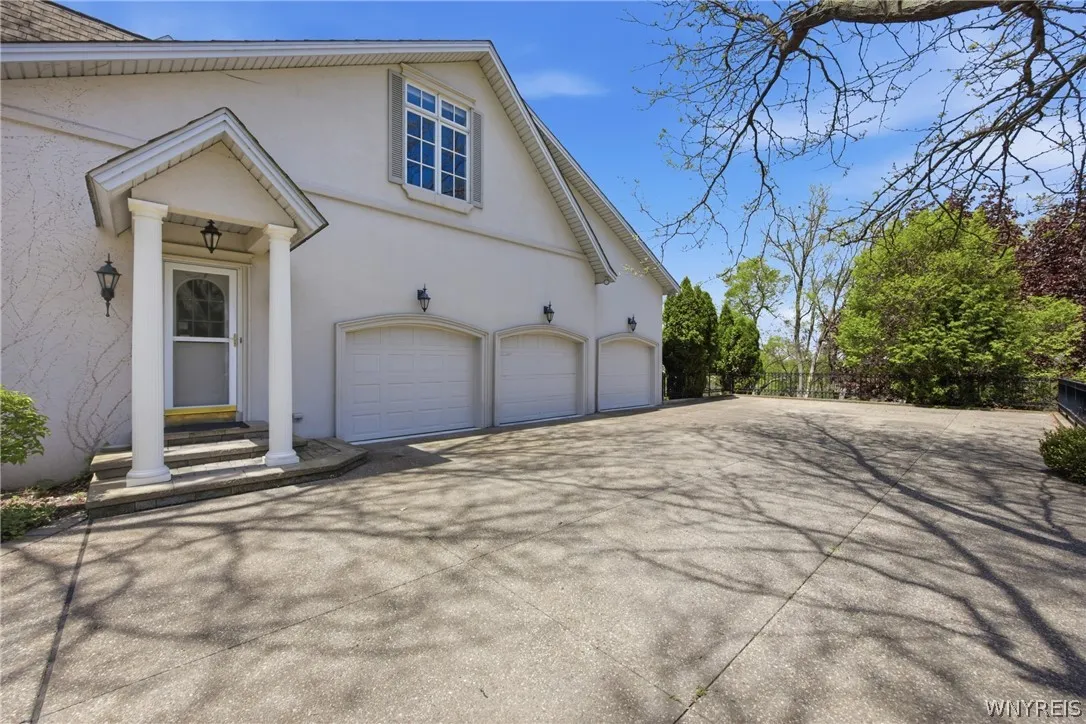 224 Village Pointe Lane, Amherst, New York 14221, Amherst, New York 14221, 4 Bedrooms Bedrooms, 10 Rooms Rooms,5 BathroomsBathrooms,Residential,For Sale,224 Village Pointe Lane, Amherst, New York 14221,0,B1682061
