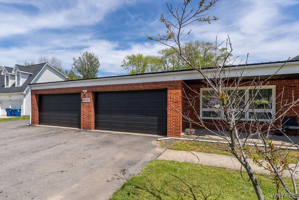 858 Wehrle Drive, Amherst, New York 14221, Amherst, New York 14221, 9 Bedrooms Bedrooms, ,4 BathroomsBathrooms,Residential,For Sale,858 Wehrle Drive, Amherst, New York 14221,0,B1681715