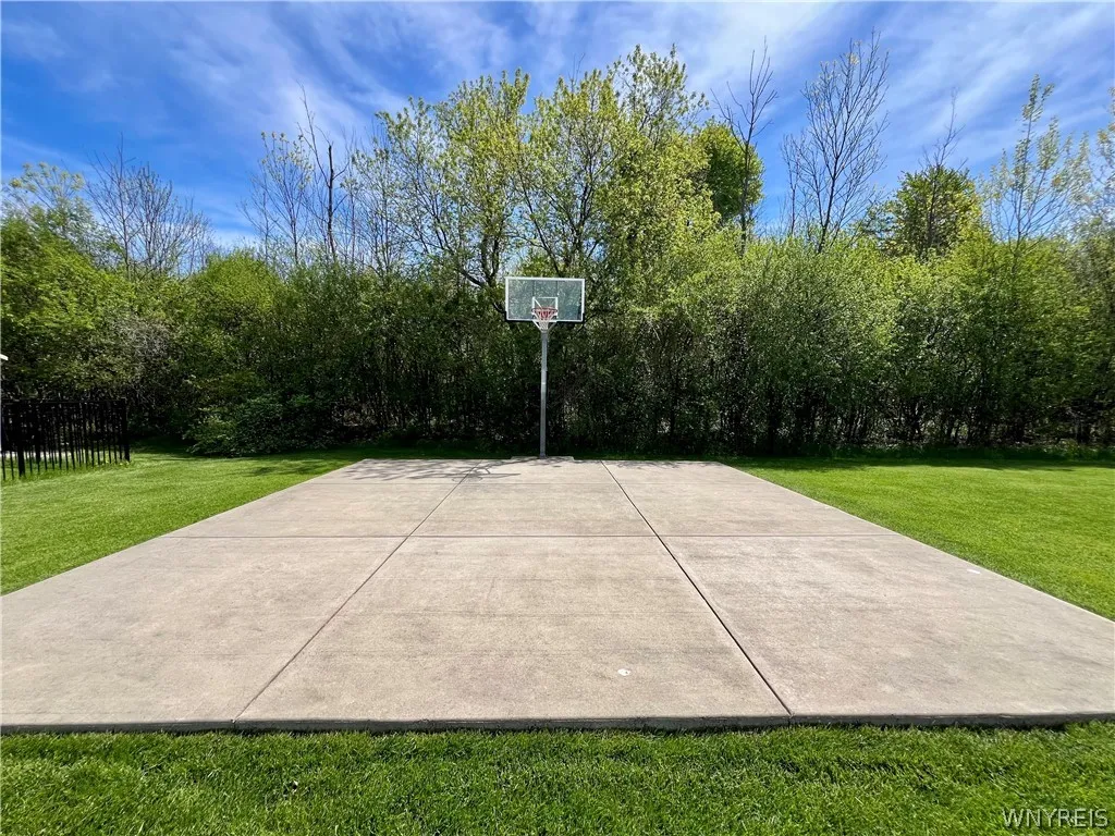 11 Airmont Drive, Orchard Park, New York 14127, Orchard Park, New York 14127, 4 Bedrooms Bedrooms, 9 Rooms Rooms,2 BathroomsBathrooms,Residential,For Sale,11 Airmont Drive, Orchard Park, New York 14127,0,B1673869