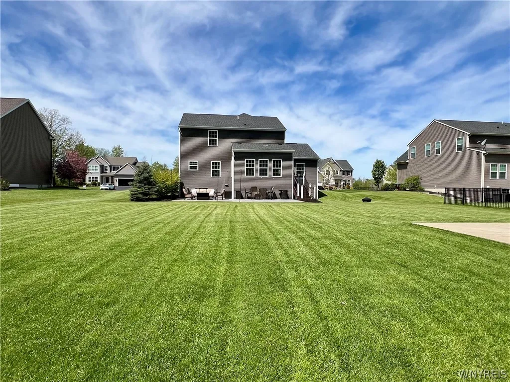 11 Airmont Drive, Orchard Park, New York 14127, Orchard Park, New York 14127, 4 Bedrooms Bedrooms, 9 Rooms Rooms,2 BathroomsBathrooms,Residential,For Sale,11 Airmont Drive, Orchard Park, New York 14127,0,B1673869