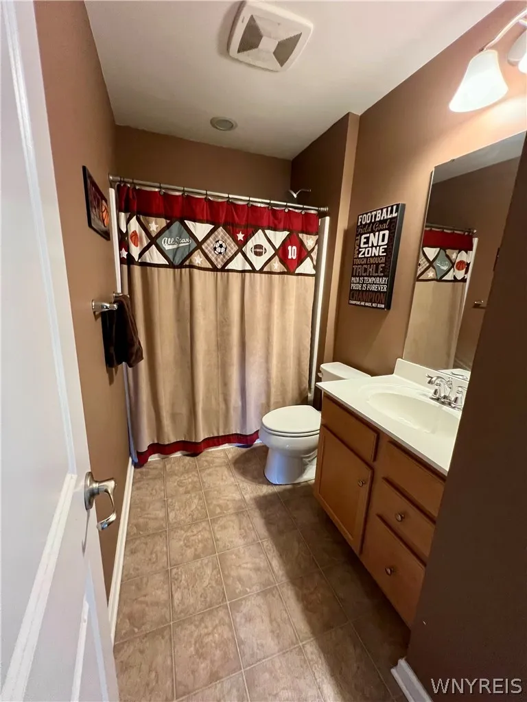 11 Airmont Drive, Orchard Park, New York 14127, Orchard Park, New York 14127, 4 Bedrooms Bedrooms, 9 Rooms Rooms,2 BathroomsBathrooms,Residential,For Sale,11 Airmont Drive, Orchard Park, New York 14127,0,B1673869