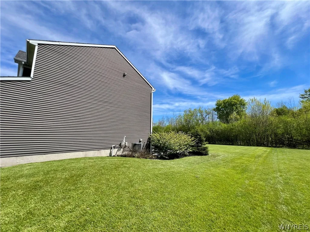 11 Airmont Drive, Orchard Park, New York 14127, Orchard Park, New York 14127, 4 Bedrooms Bedrooms, 9 Rooms Rooms,2 BathroomsBathrooms,Residential,For Sale,11 Airmont Drive, Orchard Park, New York 14127,0,B1673869