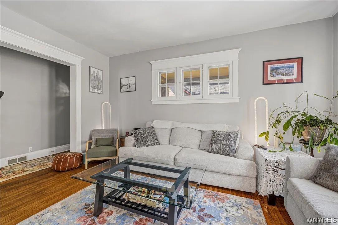 180 Richmond Avenue, Buffalo, New York 14222, Buffalo, New York 14222, 7 Bedrooms Bedrooms, ,4 BathroomsBathrooms,Residential,For Sale,180 Richmond Avenue, Buffalo, New York 14222,0,B1676154