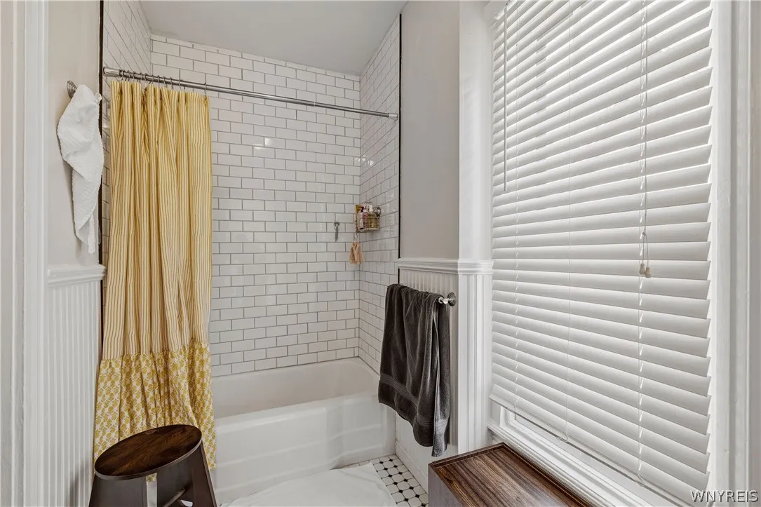 180 Richmond Avenue, Buffalo, New York 14222, Buffalo, New York 14222, 7 Bedrooms Bedrooms, ,4 BathroomsBathrooms,Residential,For Sale,180 Richmond Avenue, Buffalo, New York 14222,0,B1676154
