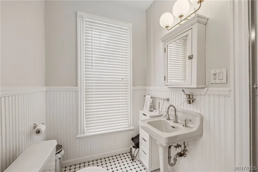 180 Richmond Avenue, Buffalo, New York 14222, Buffalo, New York 14222, 7 Bedrooms Bedrooms, ,4 BathroomsBathrooms,Residential,For Sale,180 Richmond Avenue, Buffalo, New York 14222,0,B1676154