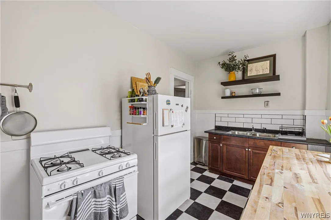 180 Richmond Avenue, Buffalo, New York 14222, Buffalo, New York 14222, 7 Bedrooms Bedrooms, ,4 BathroomsBathrooms,Residential,For Sale,180 Richmond Avenue, Buffalo, New York 14222,0,B1676154