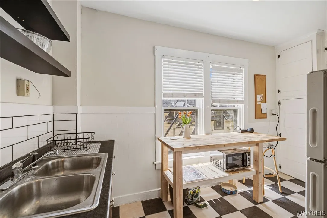180 Richmond Avenue, Buffalo, New York 14222, Buffalo, New York 14222, 7 Bedrooms Bedrooms, ,4 BathroomsBathrooms,Residential,For Sale,180 Richmond Avenue, Buffalo, New York 14222,0,B1676154