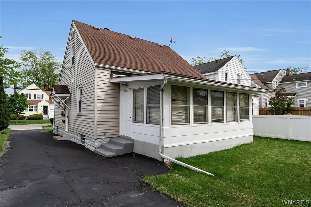380 Springville Avenue, Amherst, New York 14226, Amherst, New York 14226, 3 Bedrooms Bedrooms, 5 Rooms Rooms,1 BathroomBathrooms,Residential,For Sale,380 Springville Avenue, Amherst, New York 14226,0,B1682271