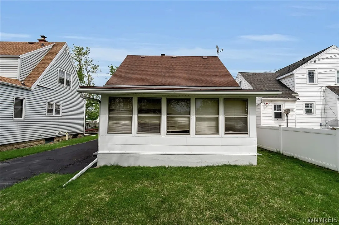 380 Springville Avenue, Amherst, New York 14226, Amherst, New York 14226, 3 Bedrooms Bedrooms, 5 Rooms Rooms,1 BathroomBathrooms,Residential,For Sale,380 Springville Avenue, Amherst, New York 14226,0,B1682271