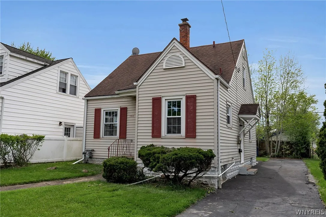 380 Springville Avenue, Amherst, New York 14226, Amherst, New York 14226, 3 Bedrooms Bedrooms, 5 Rooms Rooms,1 BathroomBathrooms,Residential,For Sale,380 Springville Avenue, Amherst, New York 14226,0,B1682271