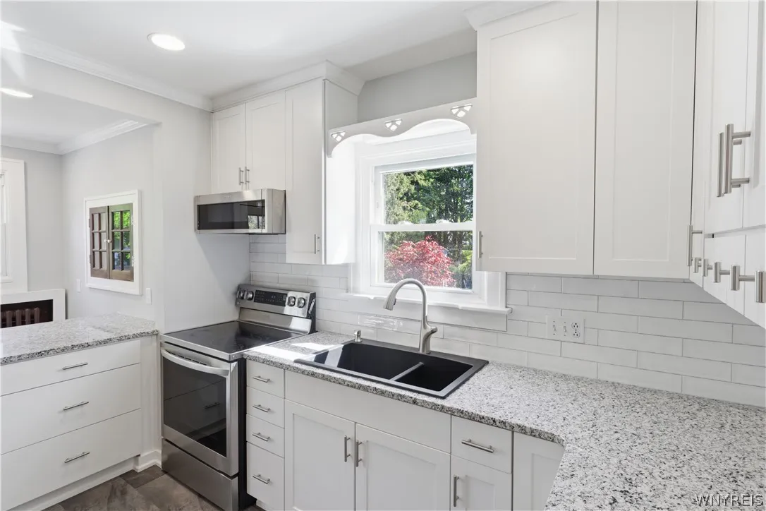 6420 West Quaker Street, Orchard Park, New York 14, Orchard Park, New York 14127, 4 Bedrooms Bedrooms, 9 Rooms Rooms,1 BathroomBathrooms,Residential,For Sale,6420 West Quaker Street, Orchard Park, New York 14,0,B1680926