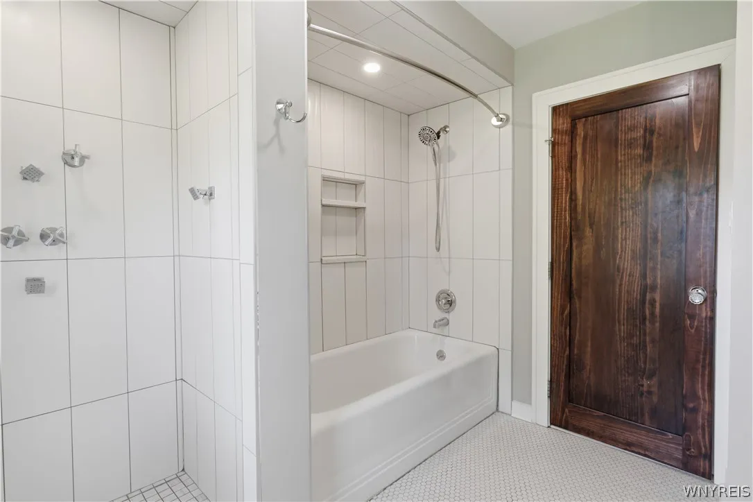 6420 West Quaker Street, Orchard Park, New York 14, Orchard Park, New York 14127, 4 Bedrooms Bedrooms, 9 Rooms Rooms,1 BathroomBathrooms,Residential,For Sale,6420 West Quaker Street, Orchard Park, New York 14,0,B1680926