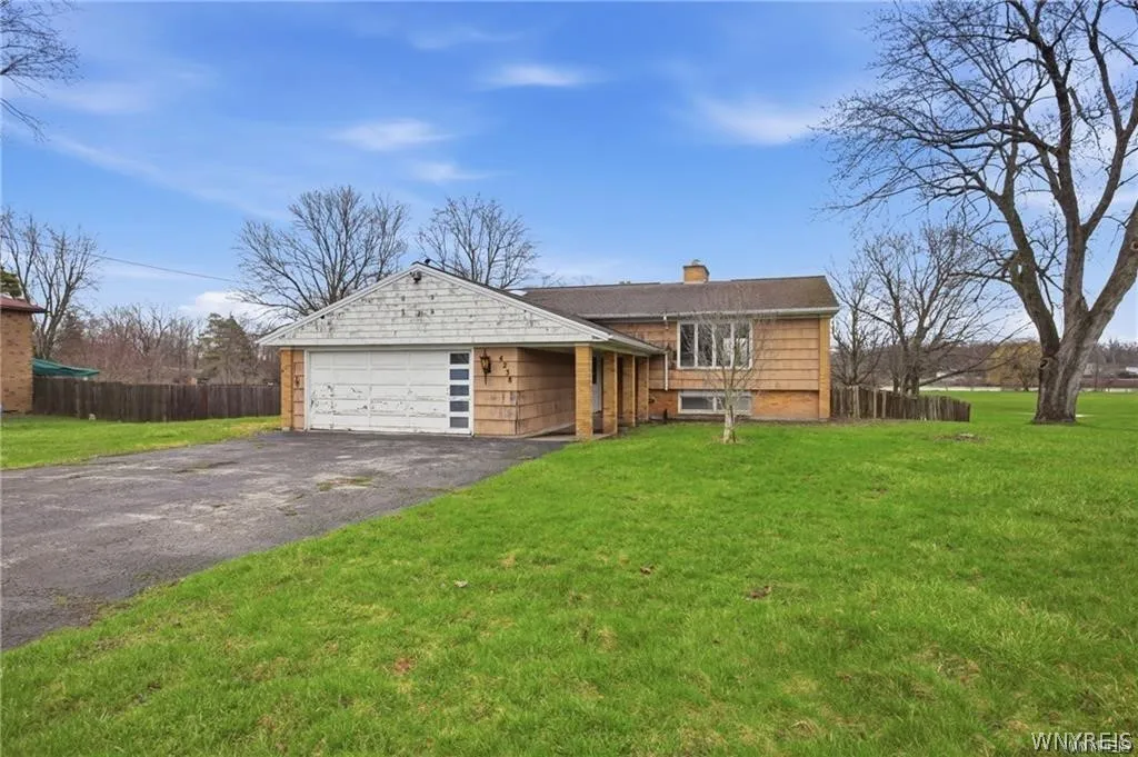 4238 Tonawanda Creek Road, Pendleton, New York 141, Pendleton, New York 14120, 3 Bedrooms Bedrooms, 10 Rooms Rooms,2 BathroomsBathrooms,Residential,For Sale,4238 Tonawanda Creek Road, Pendleton, New York 141,0,B1681830