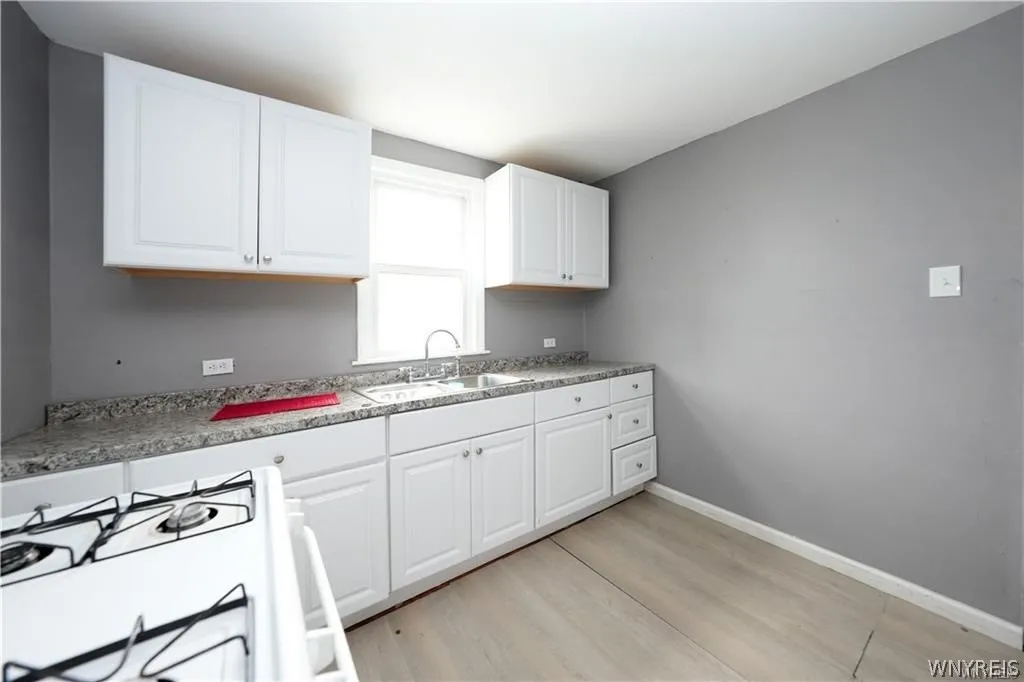 64 Ontario Street, Buffalo, New York 14207, Buffalo, New York 14207, 4 Bedrooms Bedrooms, ,2 BathroomsBathrooms,Residential,For Sale,64 Ontario Street, Buffalo, New York 14207,0,B1682606