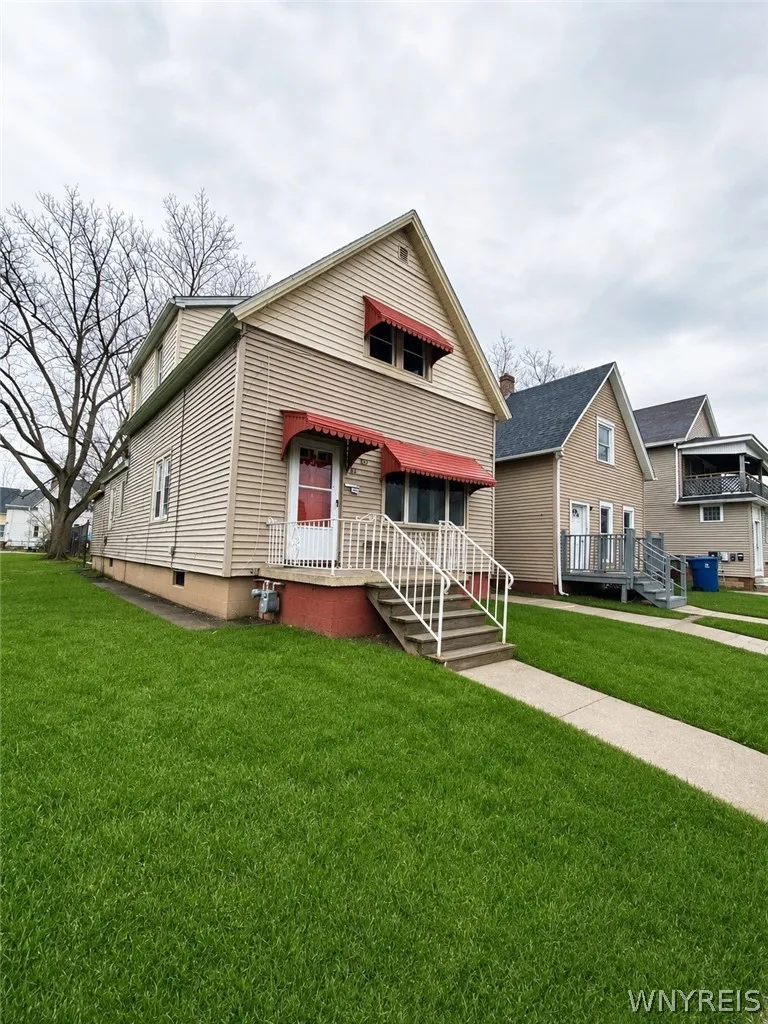 64 Ontario Street, Buffalo, New York 14207, Buffalo, New York 14207, 4 Bedrooms Bedrooms, ,2 BathroomsBathrooms,Residential,For Sale,64 Ontario Street, Buffalo, New York 14207,0,B1682606