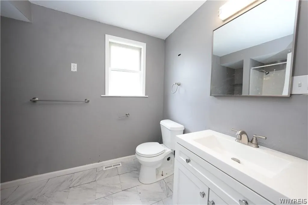 64 Ontario Street, Buffalo, New York 14207, Buffalo, New York 14207, 4 Bedrooms Bedrooms, ,2 BathroomsBathrooms,Residential,For Sale,64 Ontario Street, Buffalo, New York 14207,0,B1682606