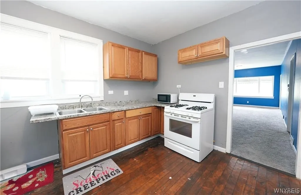 64 Ontario Street, Buffalo, New York 14207, Buffalo, New York 14207, 4 Bedrooms Bedrooms, ,2 BathroomsBathrooms,Residential,For Sale,64 Ontario Street, Buffalo, New York 14207,0,B1682606