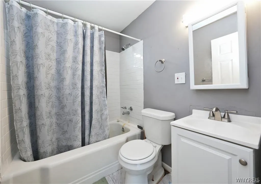 64 Ontario Street, Buffalo, New York 14207, Buffalo, New York 14207, 4 Bedrooms Bedrooms, ,2 BathroomsBathrooms,Residential,For Sale,64 Ontario Street, Buffalo, New York 14207,0,B1682606